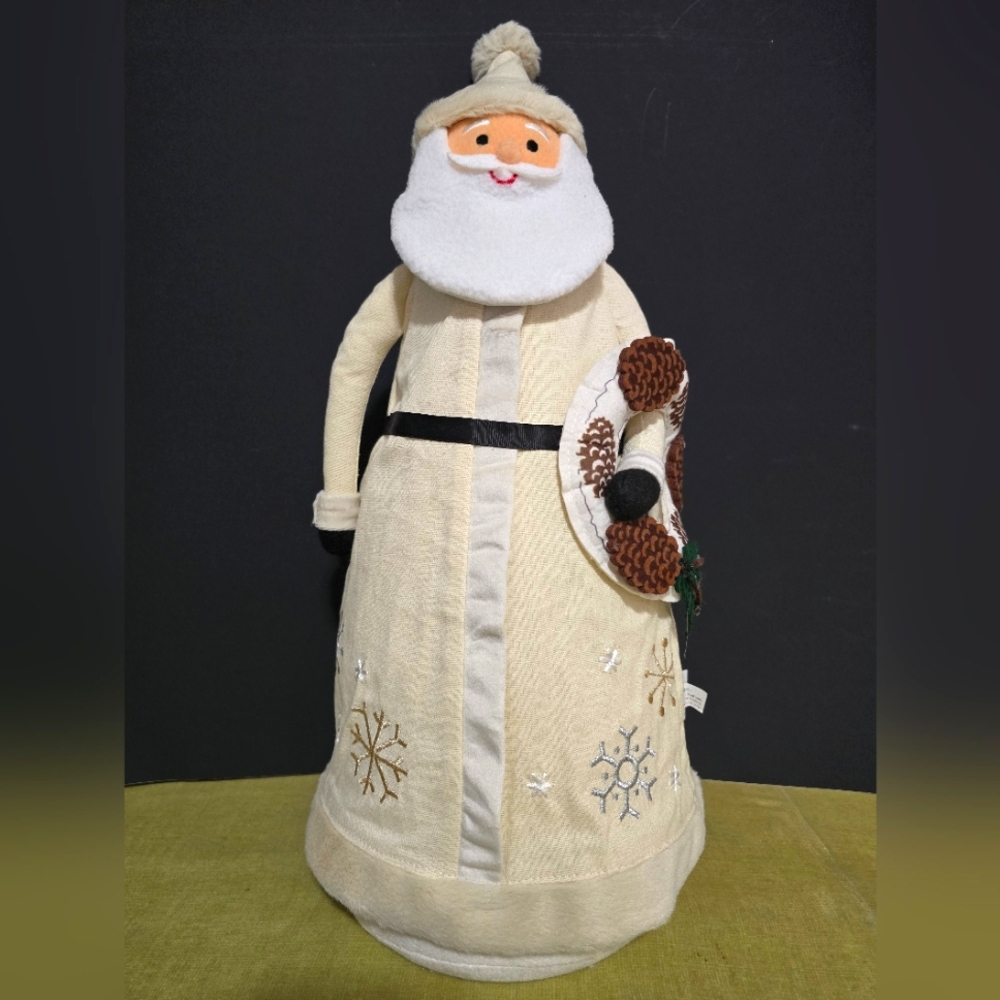 Santa Claus w Wreath Holiday Decor 20.5"